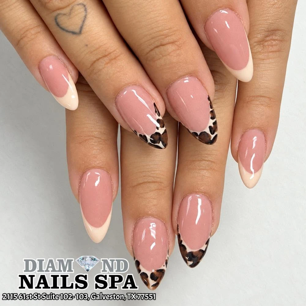 Gel nails art